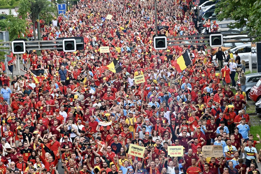 12.500 Besucher sehen Achtelfinalspiele in den Düsseldorfer Fan Zones