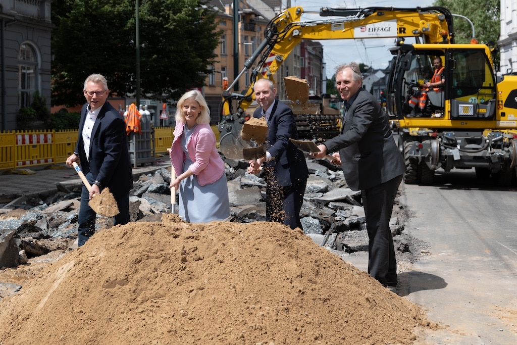 Spatenstich für den barrierefreien Ausbau der Haltestelle „Pöhlenweg“