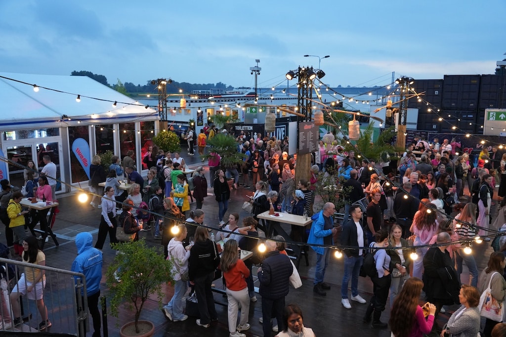 Erfolgreicher Premieren-Abend mit Barbie eröffnet alltours Kino-Saison