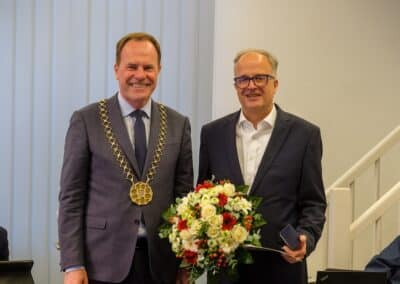 Norbert Biermann. Oberbürgermeister Dr. Stephan Keller verleiht am 27.8.2024 in der Sitzung der BV5 Ehrennadeln. Foto: Landeshauptstadt Düsseldorf / Uwe Schaffmeister