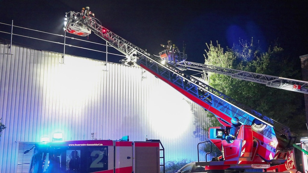 Feuerwehr Düsseldorf verhindert größere Brandausbreitung auf der Schiessstraße