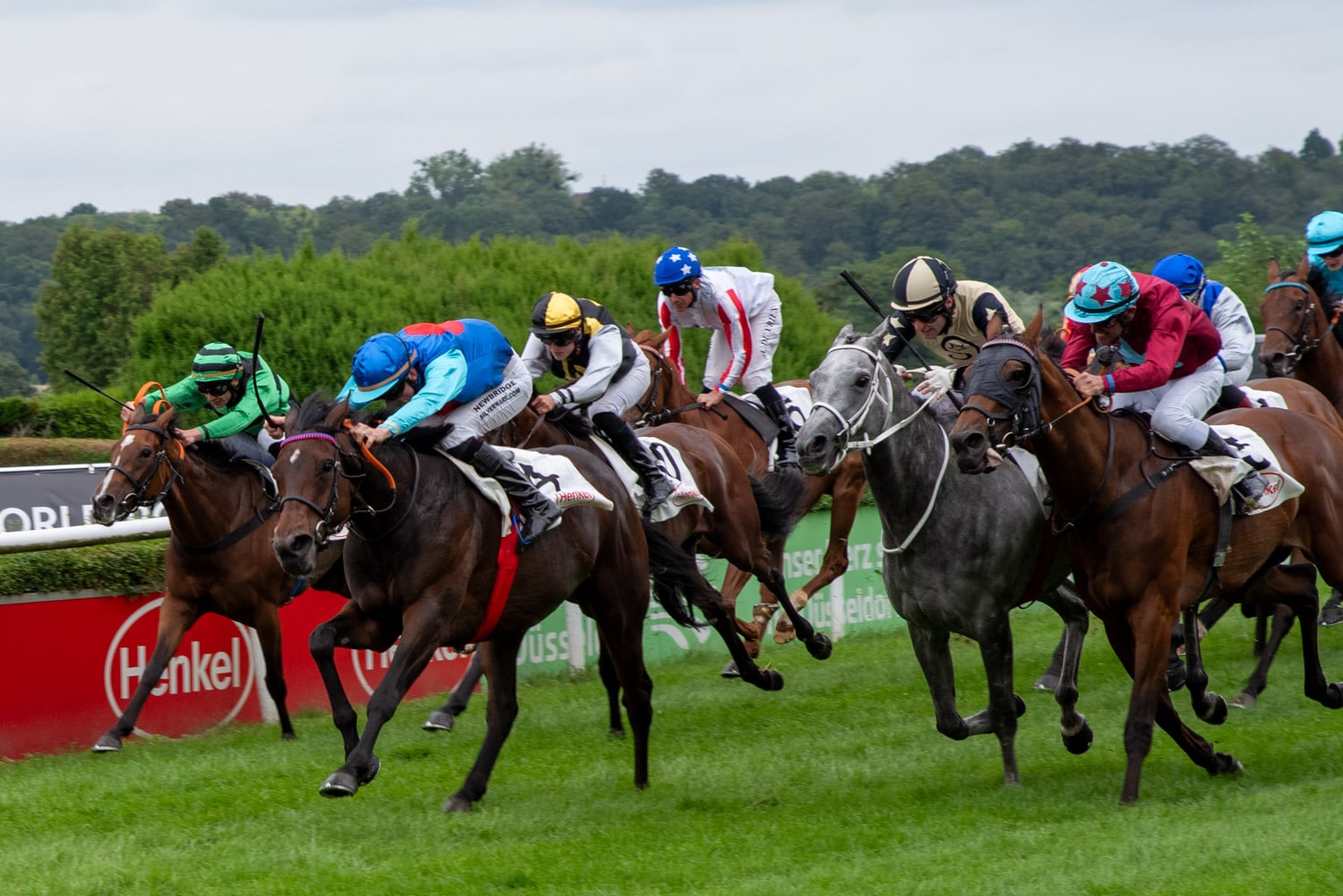 Großer Sparkassen-Familientag auf der Galopprennbahn wird zur KNAX-Geburtstagsparty