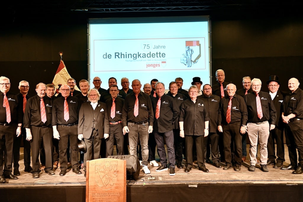 Düsseldorfer Jonges feiern 75 Jahre Tischgemeinschaft De Rhingkadette mit Sonderedition Killepitsch
