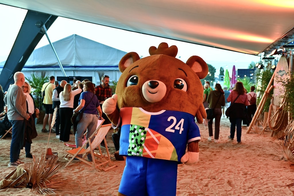 Uraufführung von “Everybody’s Heimspiel” im alltours Kino: Ein enttäuschender Rückblick auf die EM in Düsseldorf