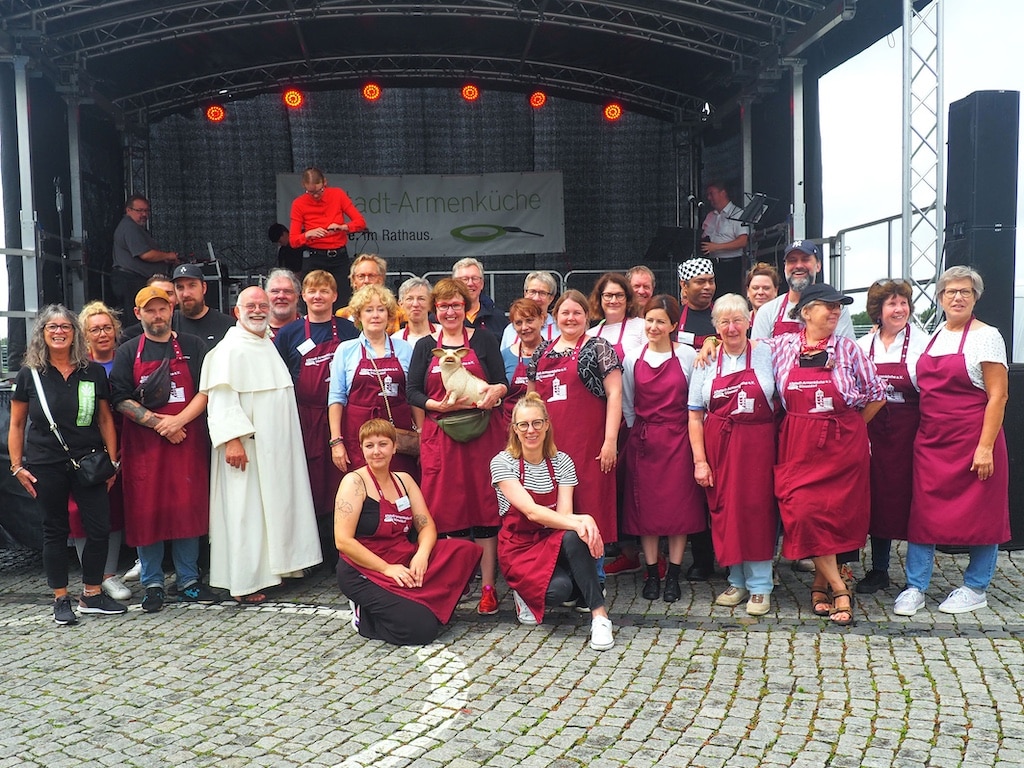 Altstadt-Armenküche feiert 32-jähriges Jubiläum mit „Essen für Arme und Reiche“