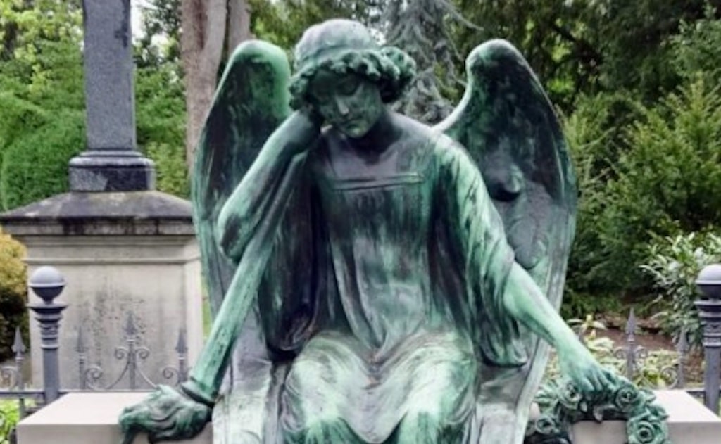 Unbekannte Täter entwenden überlebensgroße Grabfiguren — erheblicher Sachschaden — Polizei sucht Zeugen