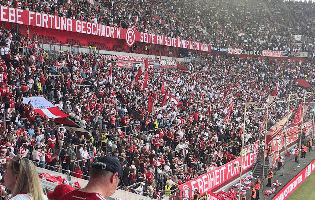 “Polizei zieht positive Bilanz nach Zweitligaduell zwischen Fortuna Düsseldorf und 1. FC Köln”