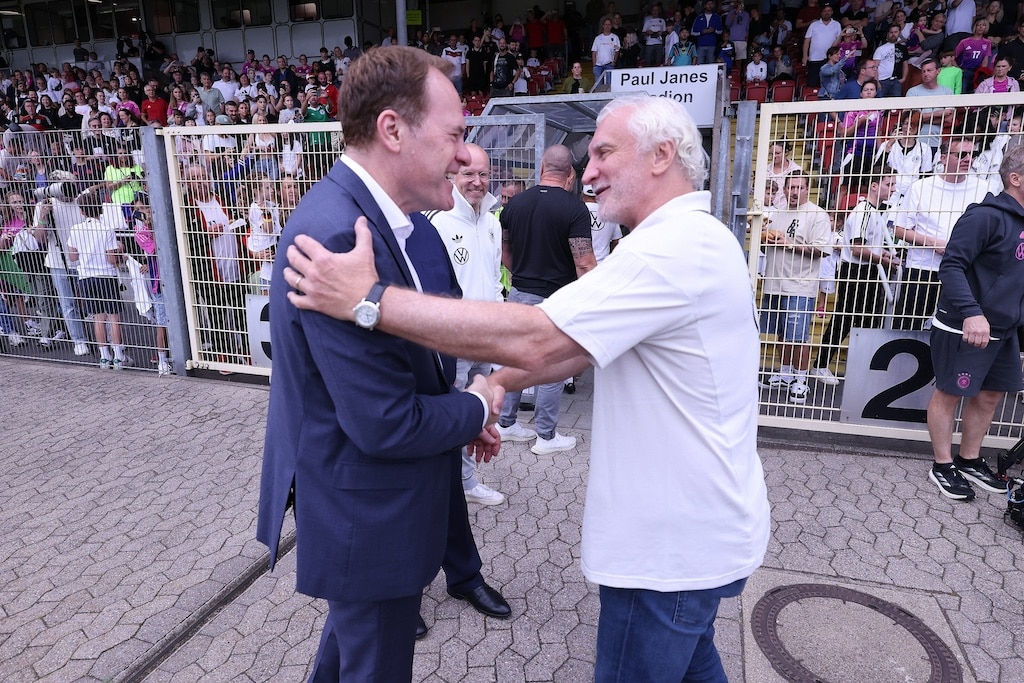 Deutsche Fußballnationalmannschaft trainiert im Düsseldorfer Paul-Janes-Stadion