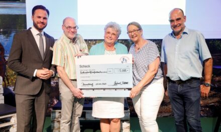 Tolle Aktion: CARAVAN SALON-Aussteller spenden Rekordsumme für Elterninitiative der Kinderkrebsklinik