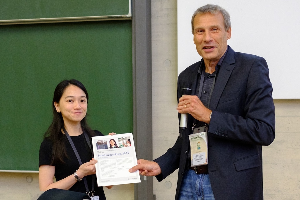 Dr. Eliza Loo erhält Eduard-Strasburger-Preis der Deutschen Botanischen Gesellschaft