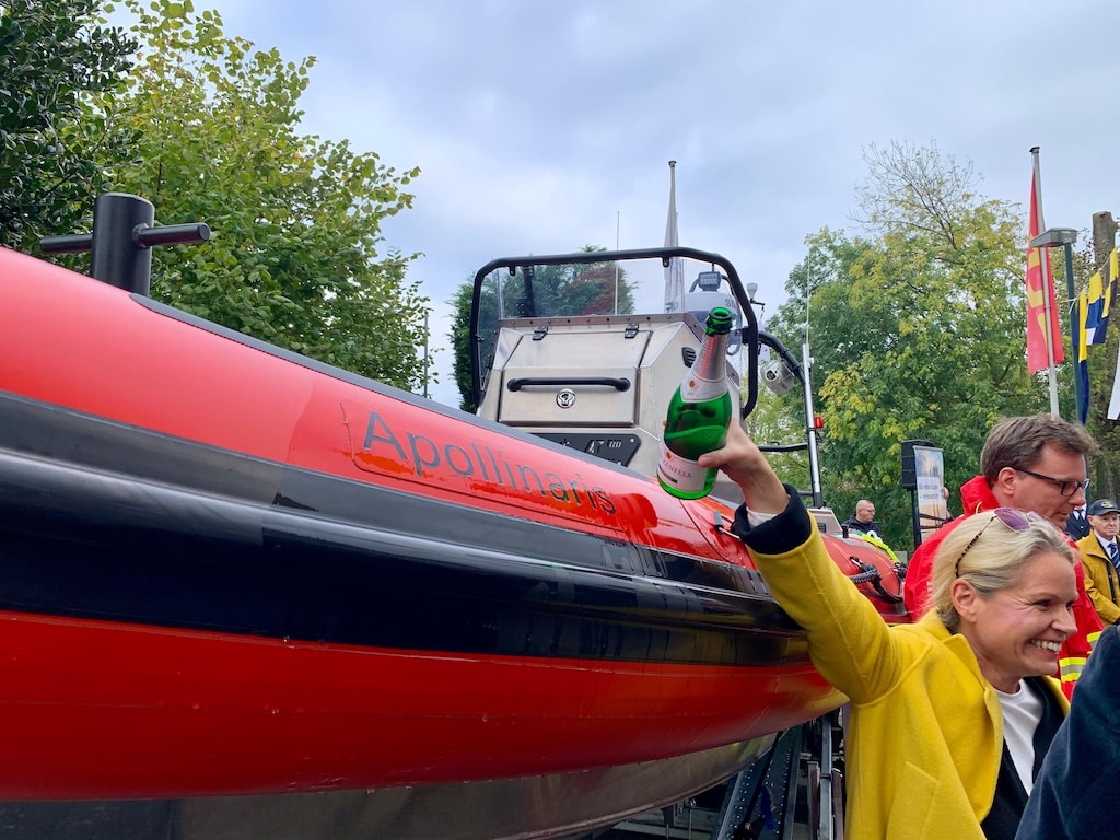 DLRG Düsseldorf stellt neues Rettungsboot „Apollinaris“ in Dienst