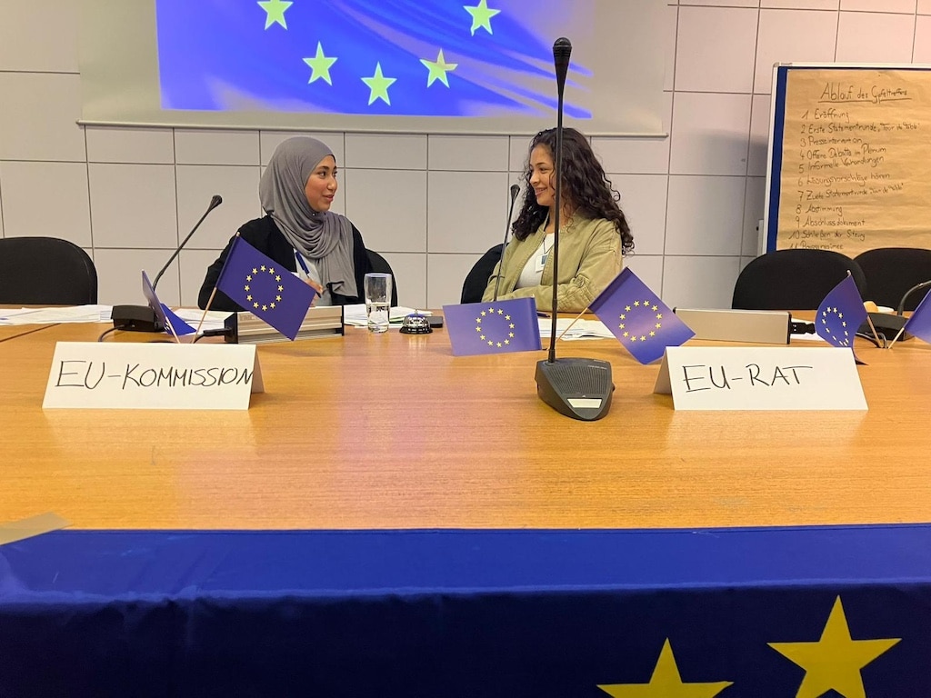 Schülerinnen und Schüler simulieren beim Planspiel EU-Sondergipfel
