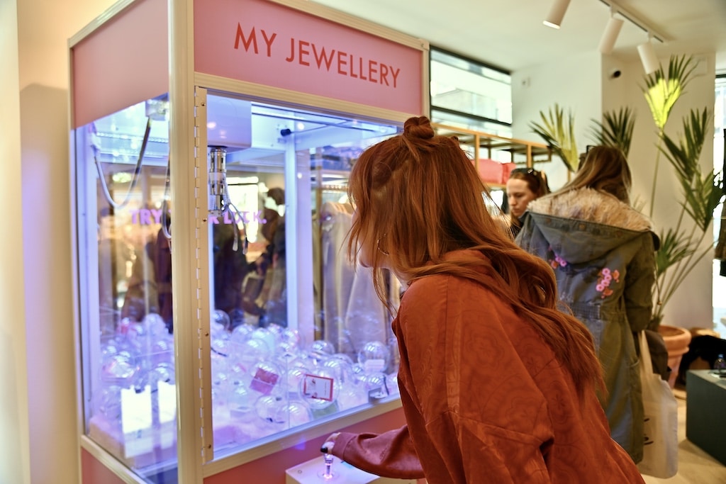 Am Greifautomanten konnte man sein Glück versuchen Foto: LOKALBÜRO Am Greifautomanten konnte man sein Glück versuchen Foto: LOKALBÜRO