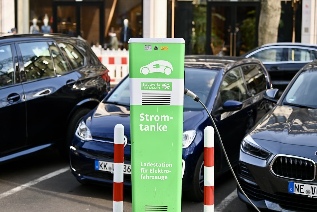 Schwerpunktkontrollen des Ordnungsamtes an E‑Ladesäulen in den Herbstferien