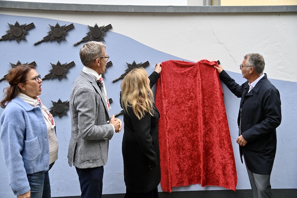 Einweihung der Prinzenpaar-Plakette an der „Närrischen Ruhmesmeile“ in Düsseldorf
