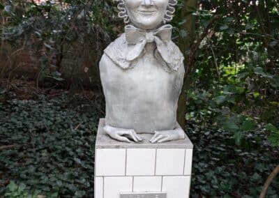 Die Büste von Caroline Fliedner, der zweiten Ehefrau von Theodor, wurde erst im Dezember 2023 im Büstenpark gegenüber der Kaiserpfalz aufgestellt Foto: G. Schreckenberg