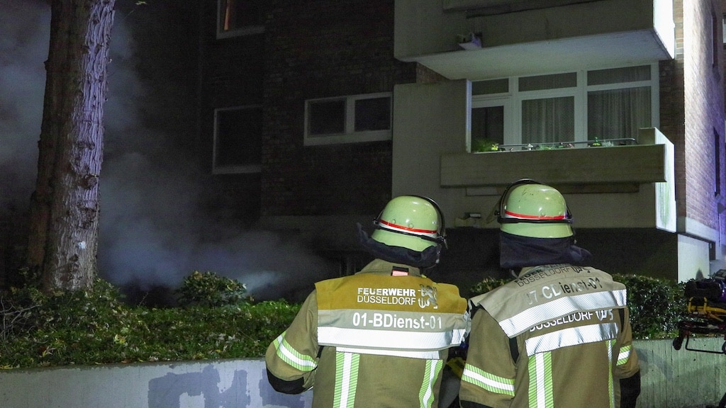 Kellerbrand fordert zwei Verletzte in Düsseldorf-Garath