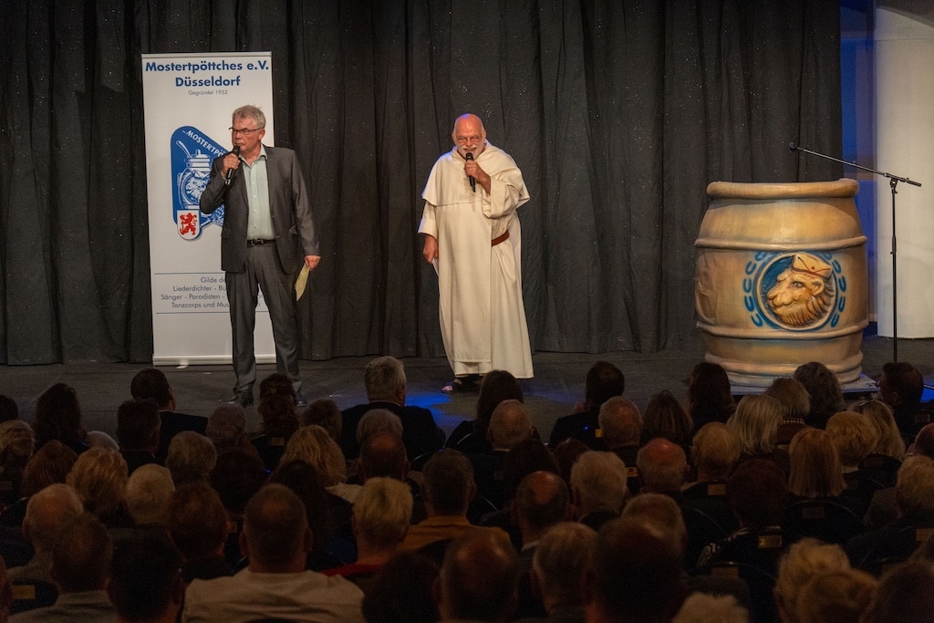 Verleihung der Karl-Klinzing-Plakette am04. November 2024 durch die Mostertpöttches an Peter Frymuth