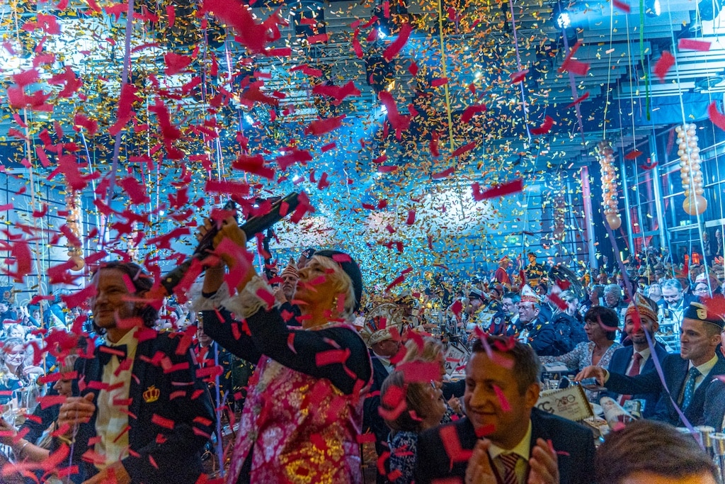 Andreas I. und Venetia Evelyn: Glanzvoller Start in die Jubiläumssession des Düsseldorfer Karnevals