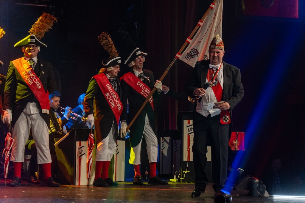 Flüstersitzung begeistert im Apollo Varieté