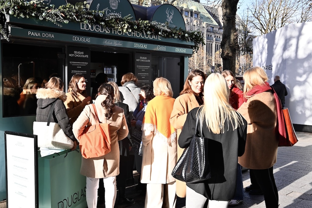 DOUGLAS begeistert auf dem Düsseldorfer Weihnachtsmarkt mit exklusiven Aktionen