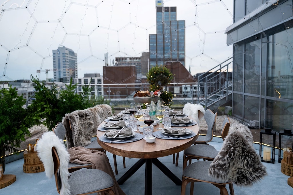 SKYTABLE – Düsseldorfs exklusive Dinner-Location über den Dächern der Stadt