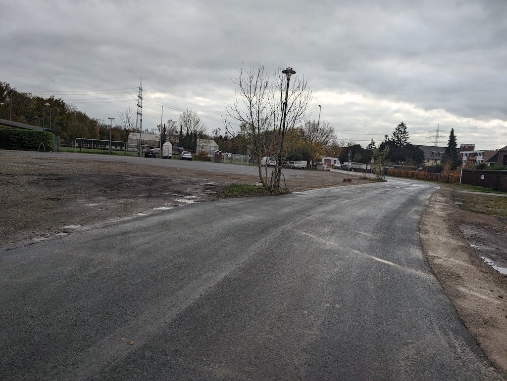 Neue Asphaltdecke für den Freiheitshagen