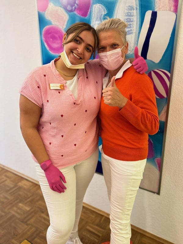 Lebensfreude durch Orange und viel positiven Flow erfahren die Patienten in der Praxis von Dr. Bettina Beurich in Angermund Lebensfreude durch Orange und viel positiven Flow erfahren die Patienten in der Praxis von Dr. Bettina Beurich in Angermund