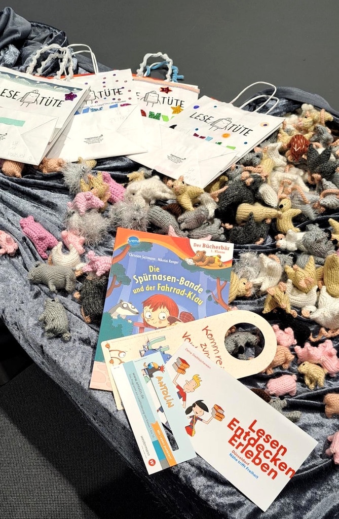 Bunte “Lesetüte” für Schulanfänger