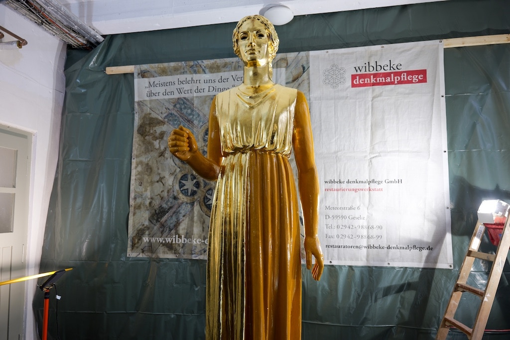 Pallas Athene wird wieder aufgestellt