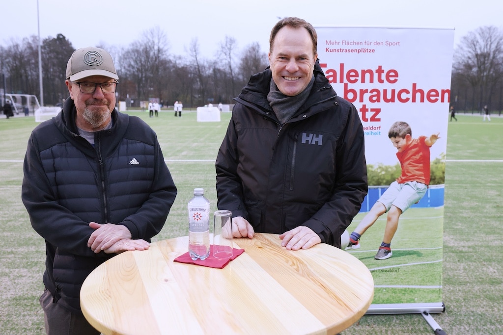 Neues Kunstrasenspielfeld auf der Sportanlage Sankt-Franziskus-Straße eröffnet