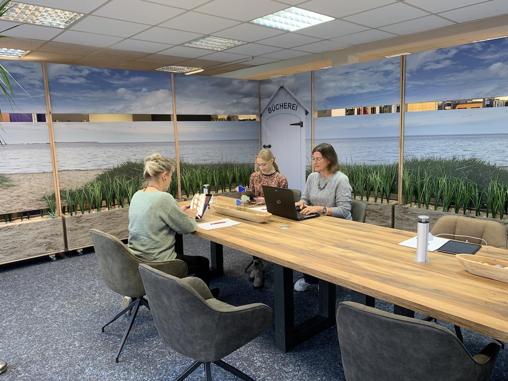 Bücherei Rath bietet Coworking-Space mit acht Arbeitsplätzen