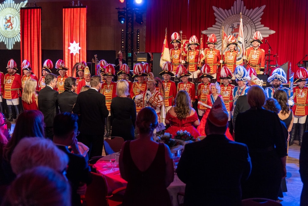 BALL INTERNATIONAL: Eine Nacht voller Glanz und Glamour im Hotel Hilton Düsseldorf