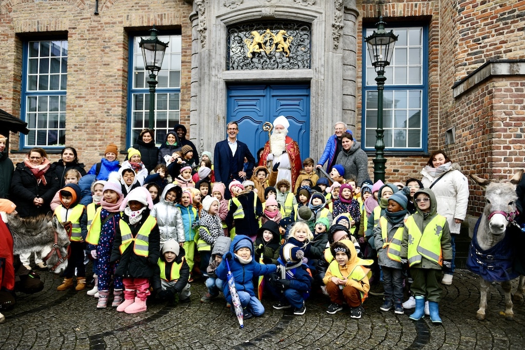 Nikolaus bringt Freude und Geschenke nach Düsseldorf