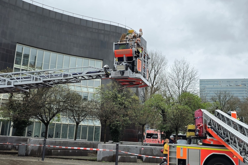 Erfolgreiche Adventssammlung der Feuerwehr Düsseldorf: Engagement für den guten Zweck