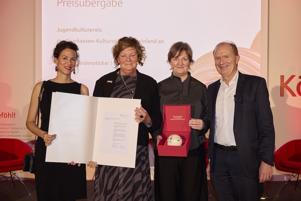 Mit KRASSER Superkraft für die Schwächsten: Claudia Seidensticker und KRASS e.V. mit Jugend-Kulturpreis 2024 ausgezeichnet