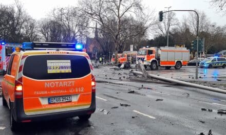 Folgemeldung: Tödlicher Verkehrsunfall am Verteiler Nordfriedhof – Beifahrerin verstorben – Mögliche Hintergründe zur Unfallursache