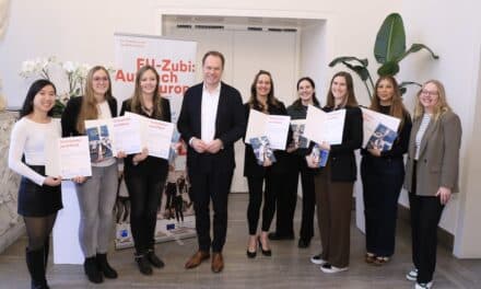 OB Dr. Keller überreicht Teilnahmezertifikate an “EU-Zubis” des Jahres 2024