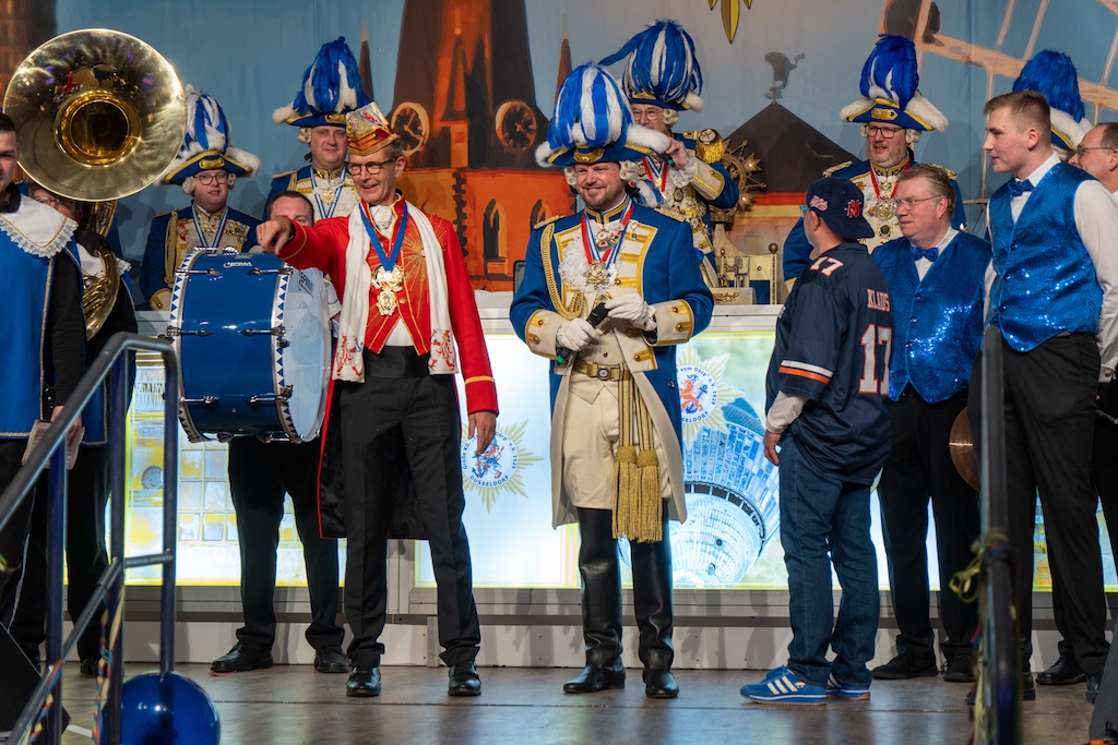 Sitzung Elf vom Dörp im Hilton mit dem neuen Präsidenten Carsten Franke und Bürgermeisetr Josef Hinkel © LB / Olaf Oidtmann Sitzung Elf vom Dörp im Hilton mit dem neuen Präsidenten Carsten Franke und Bürgermeisetr Josef Hinkel © LB / Olaf Oidtmann