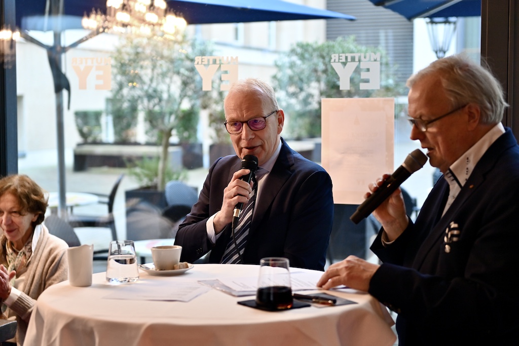 Professor Dr. Rolf Michael Klein im Gespräch mit Düsseldorfs bekanntem Netzwerker Heribert Klein