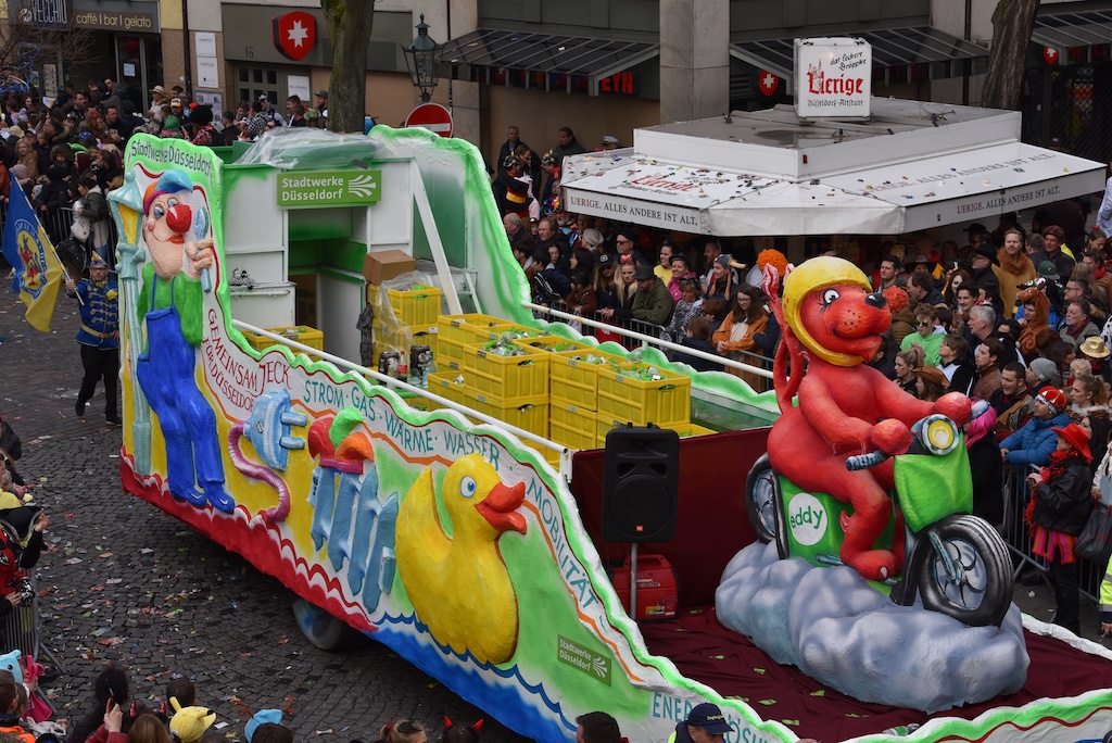 Stadtwerke Düsseldorf spendieren wieder Kamelle für Pänz