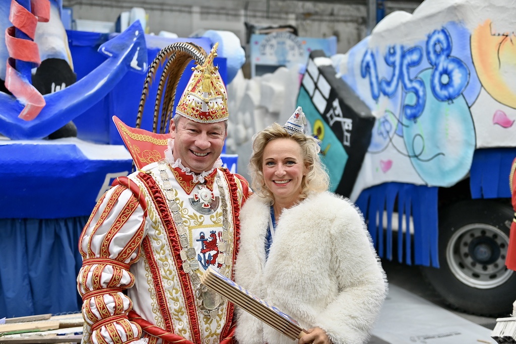 Gardemusikzüge auf dem Rathausplatz anschl. Abmarsch zu den einzelnen Biwaks