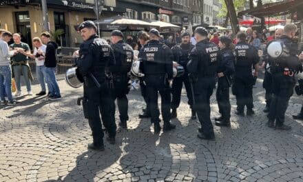 Enorm hohes Einsatzaufkommen zu Halloween in der Düsseldorfer Altstadt
