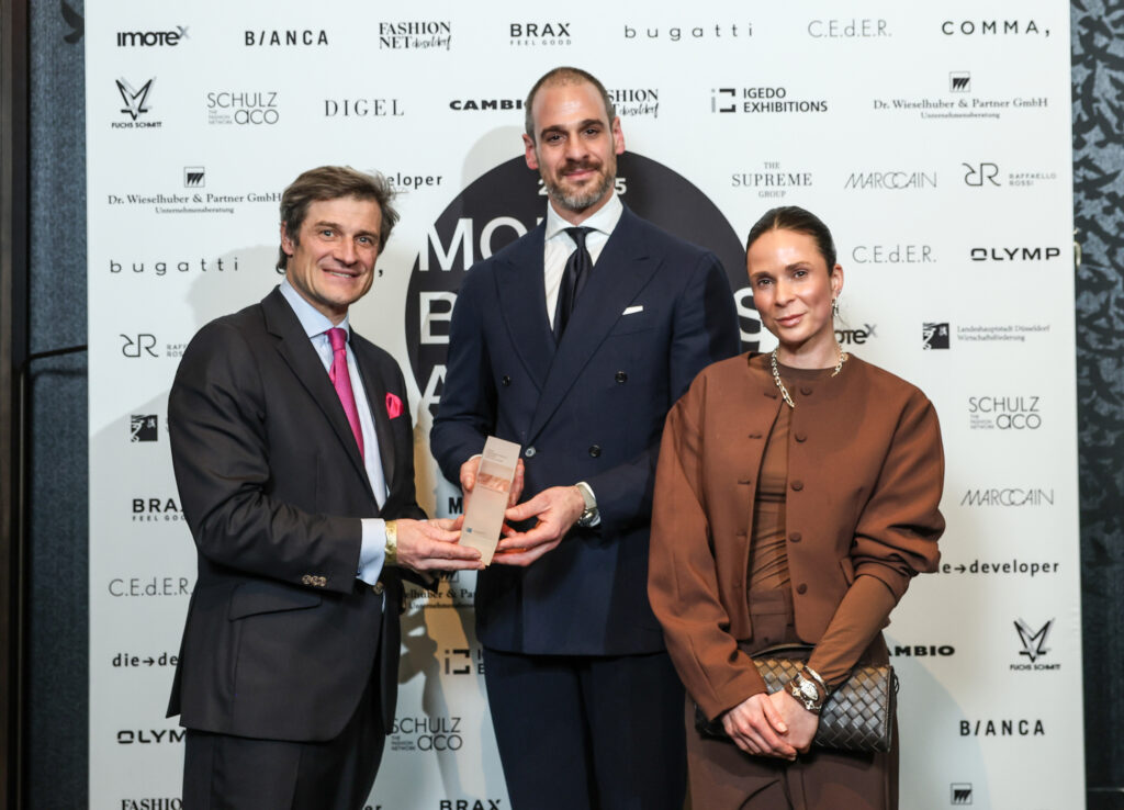 (v.l.n.r.) Christian Zaum, Beigeordneter in der Landeshauptstadt Düsseldorf. Clemens und Patricia Wirschke von C.WIRSCHKE © Melanie Zanin für Fashion Net Düsseldorf e.V.