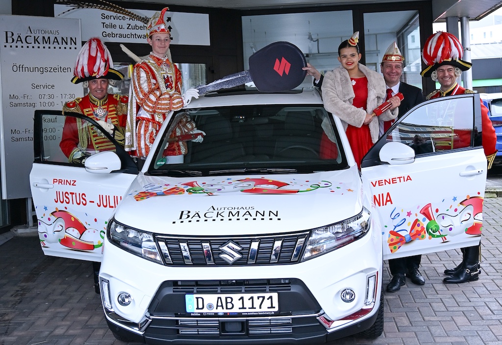 Kinder-Tollitäten werden mobil: Fahrzeugübergabe an das Kinderprinzenpaar der Prinzengarde Düsseldorf