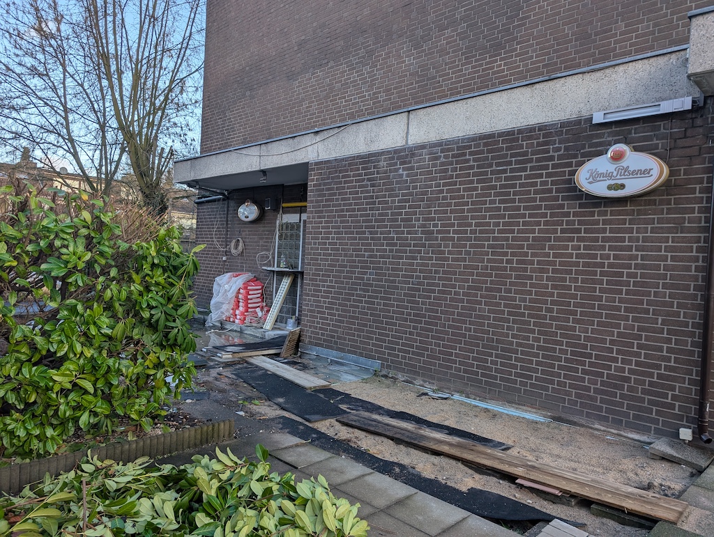 Noch Baustelle, bald schon Bäckereifachgeschäft mit Außencafé © Gabriele Schreckenberg Noch Baustelle, bald schon Bäckereifachgeschäft mit Außencafé © Gabriele Schreckenberg