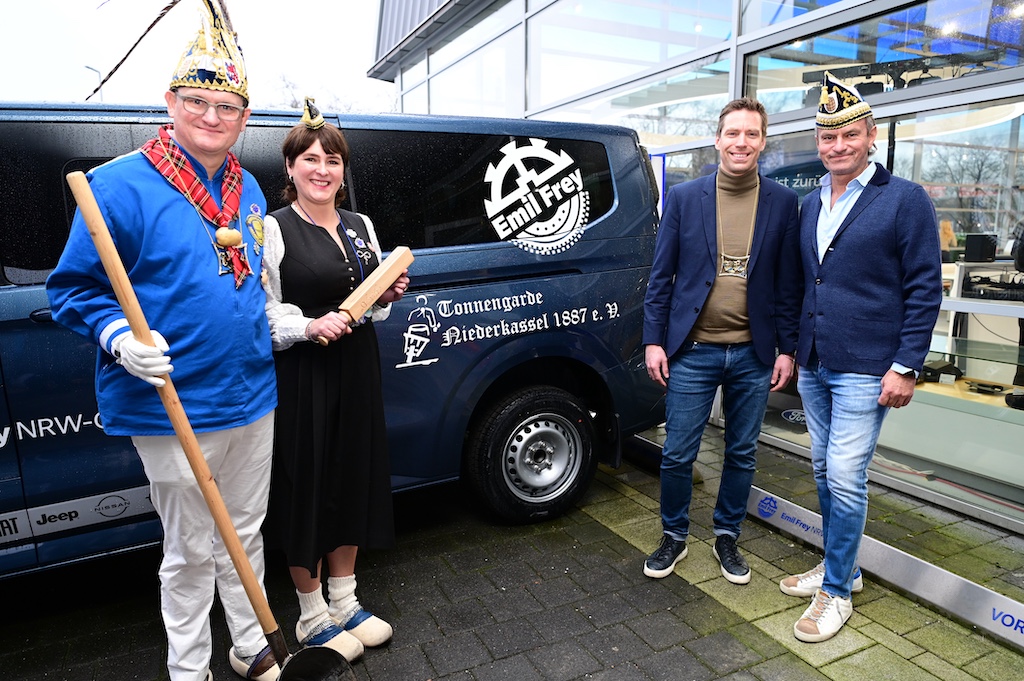 Wenn Karneval verbindet: Kölner unterstützt Düsseldorfer Tonnenbauernpaar