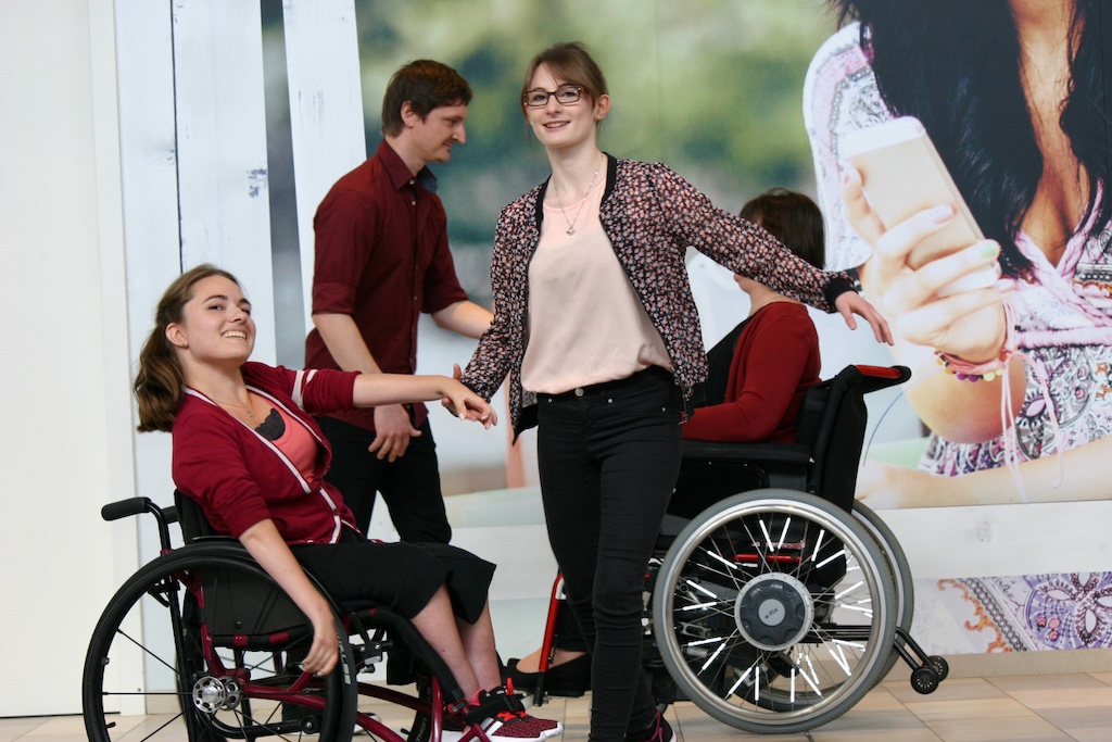 Inklusiver Tanzkurs: Gemeinsam tanzen – für Rollstuhlfahrerinnen und Fußgängerinnen