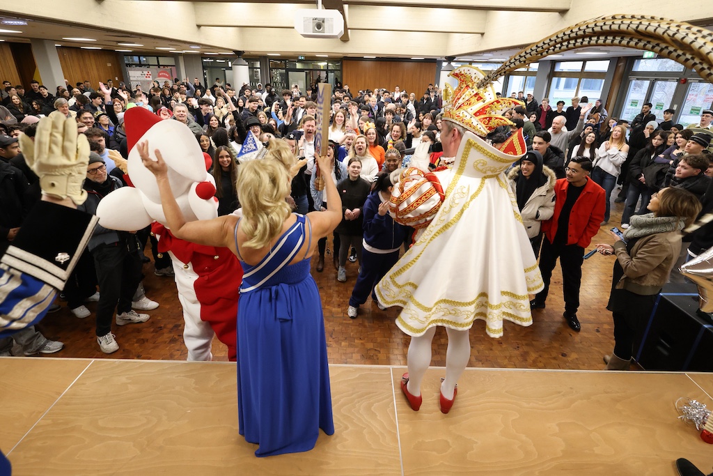 Ein dreifaches “Düsseldorf Helau” am Doppelstandort des Max-Weber- und Walter-Eucken-Berufskollegs,©Landeshauptstadt Düsseldorf/David Young