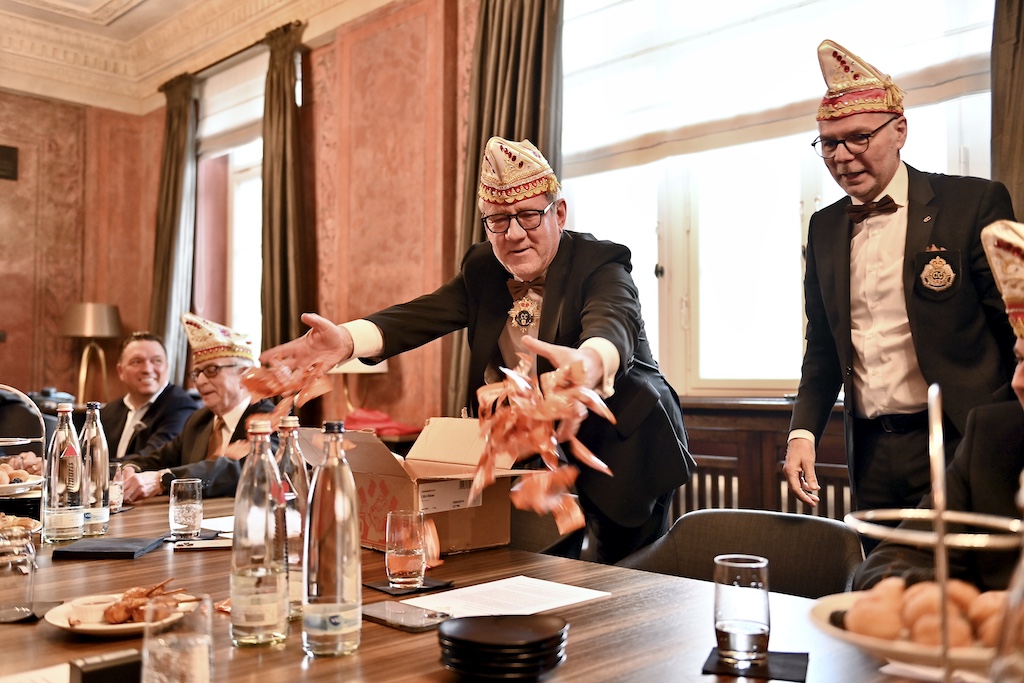 Hier endet der Zoch – Jecken werten Prachtboulevard auf